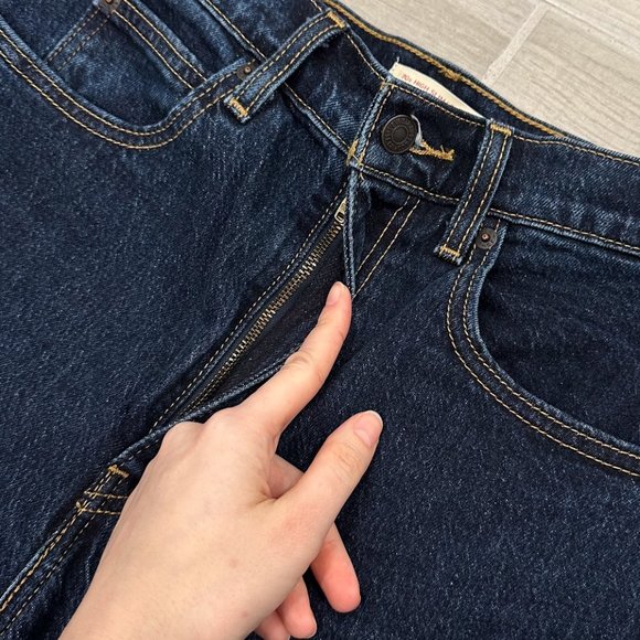 Levi’s Premium 70’s High Rise Slim Straight Jeans in Sonoma Stonewash Dark Wash - Picture 4 of 14